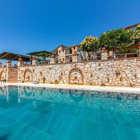 Hotel "San Saena " Radhimë エクステリア 写真