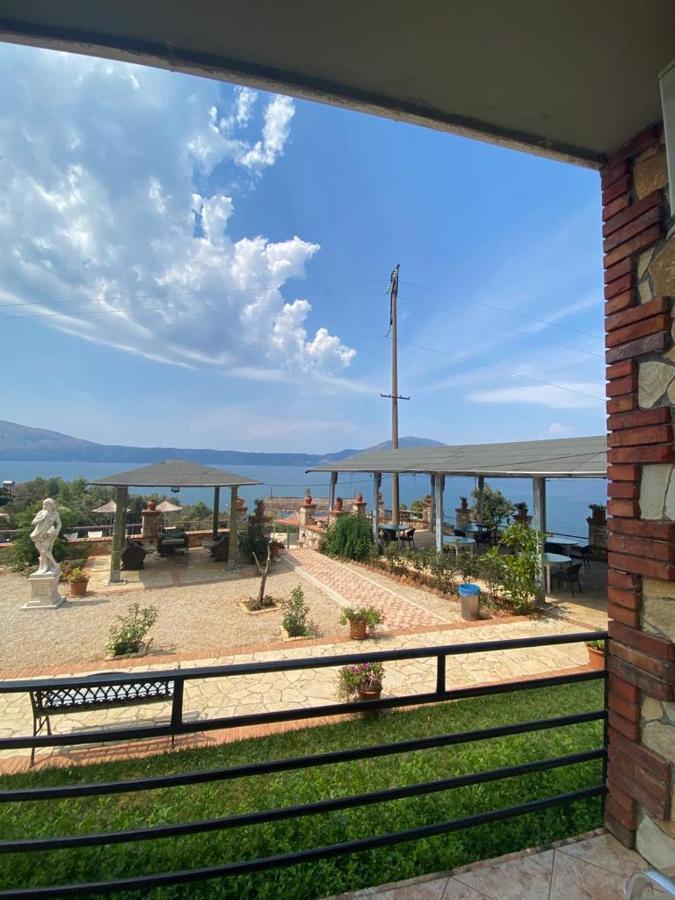 Hotel "San Saena " Radhimë エクステリア 写真