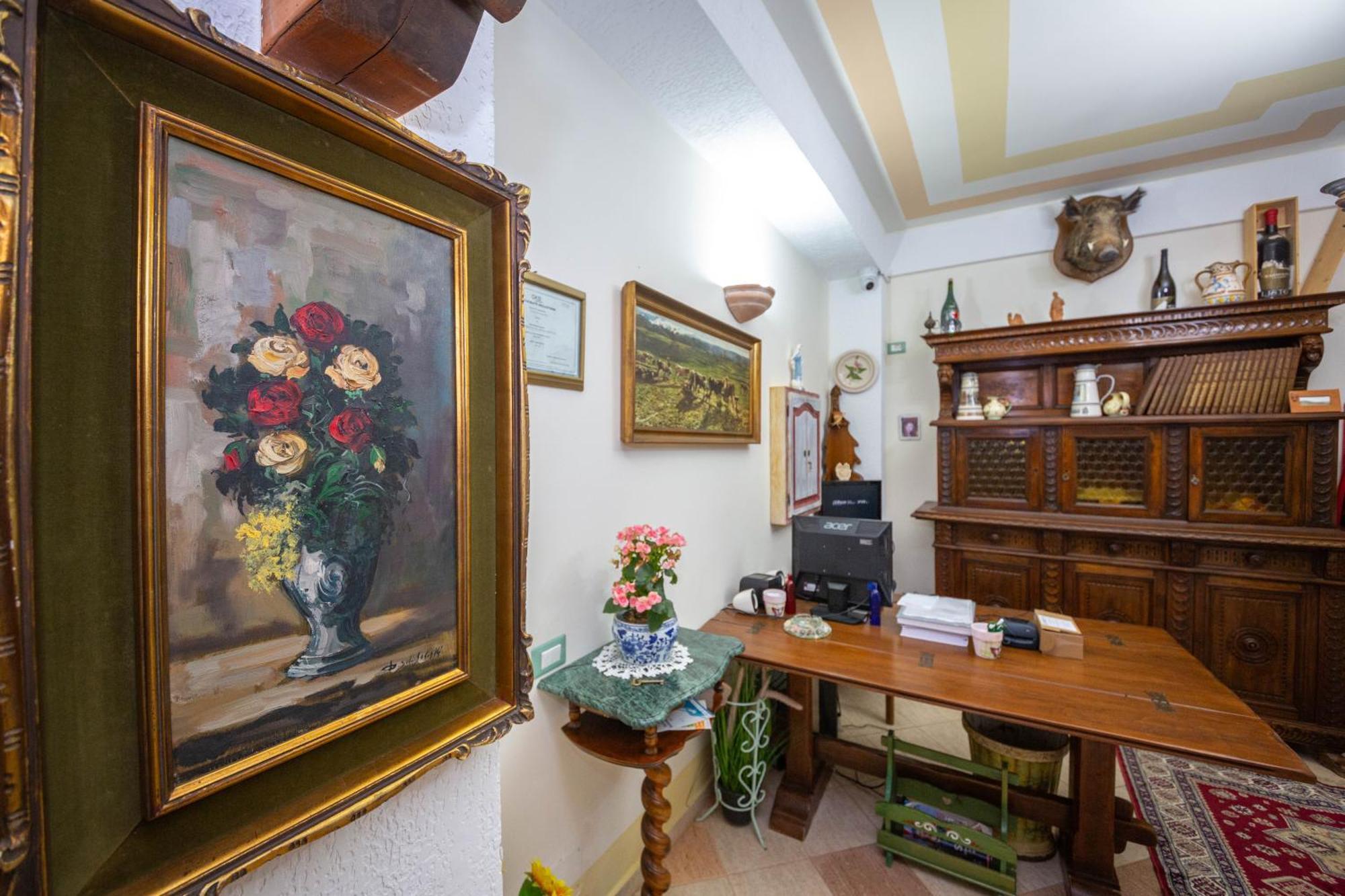 Hotel "San Saena " Radhimë エクステリア 写真