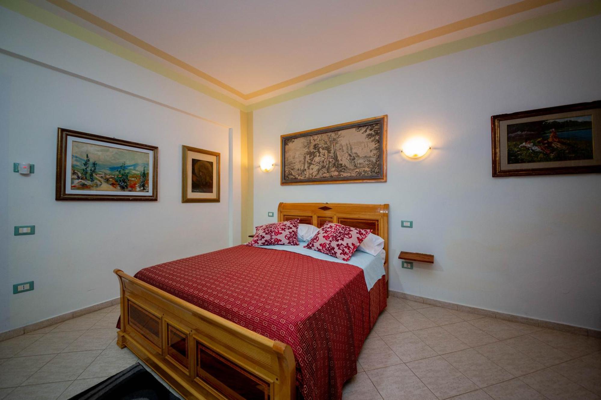Hotel "San Saena " Radhimë エクステリア 写真