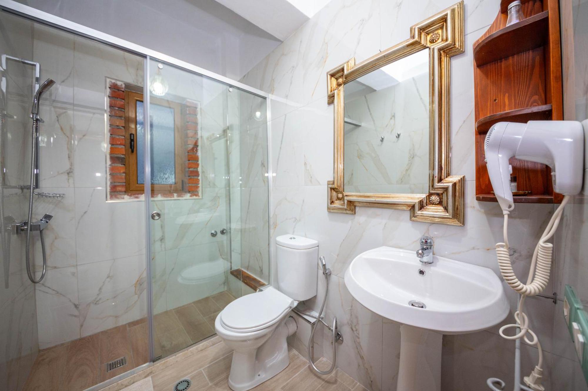 Hotel "San Saena " Radhimë 部屋 写真