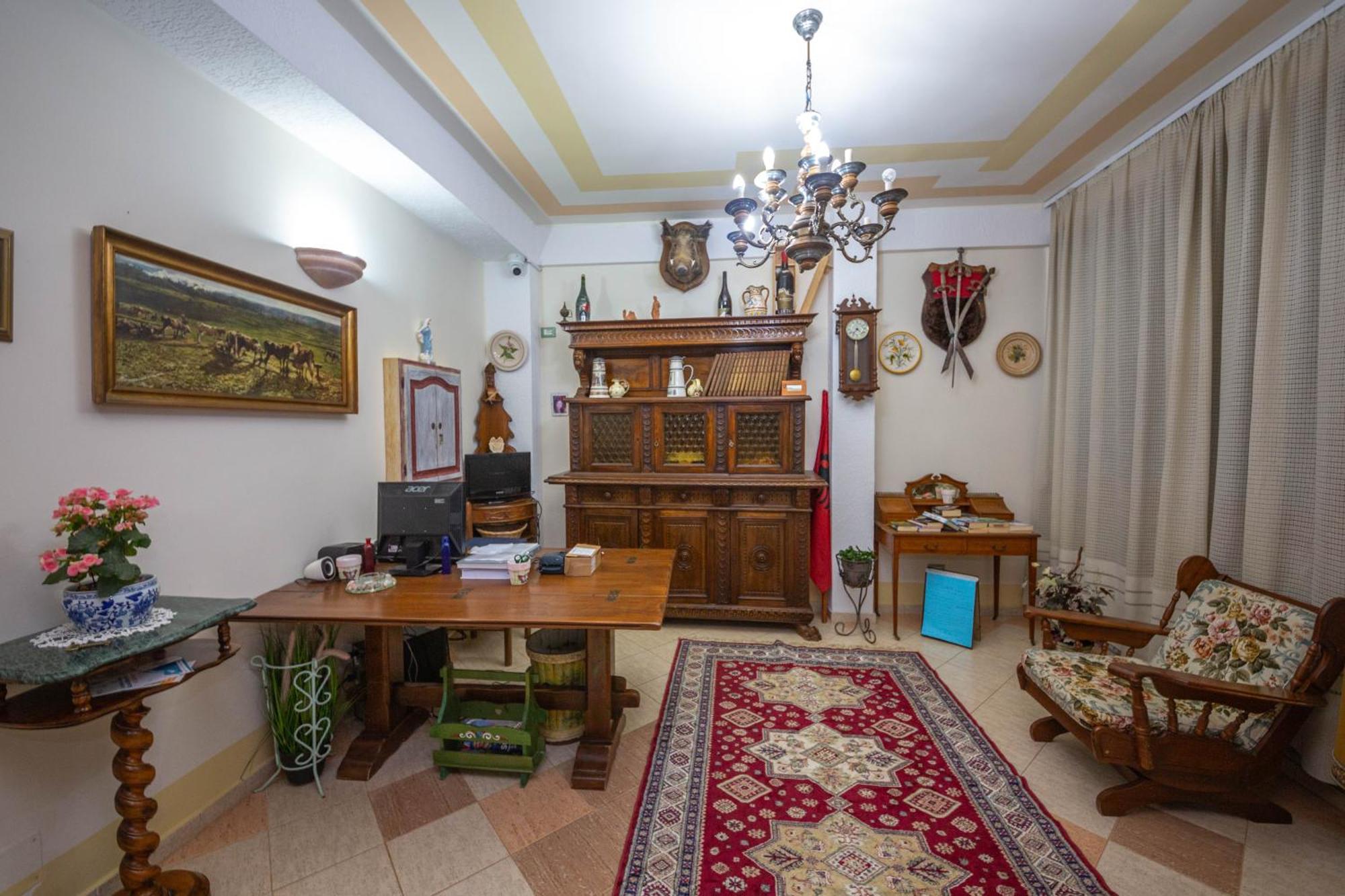 Hotel "San Saena " Radhimë エクステリア 写真
