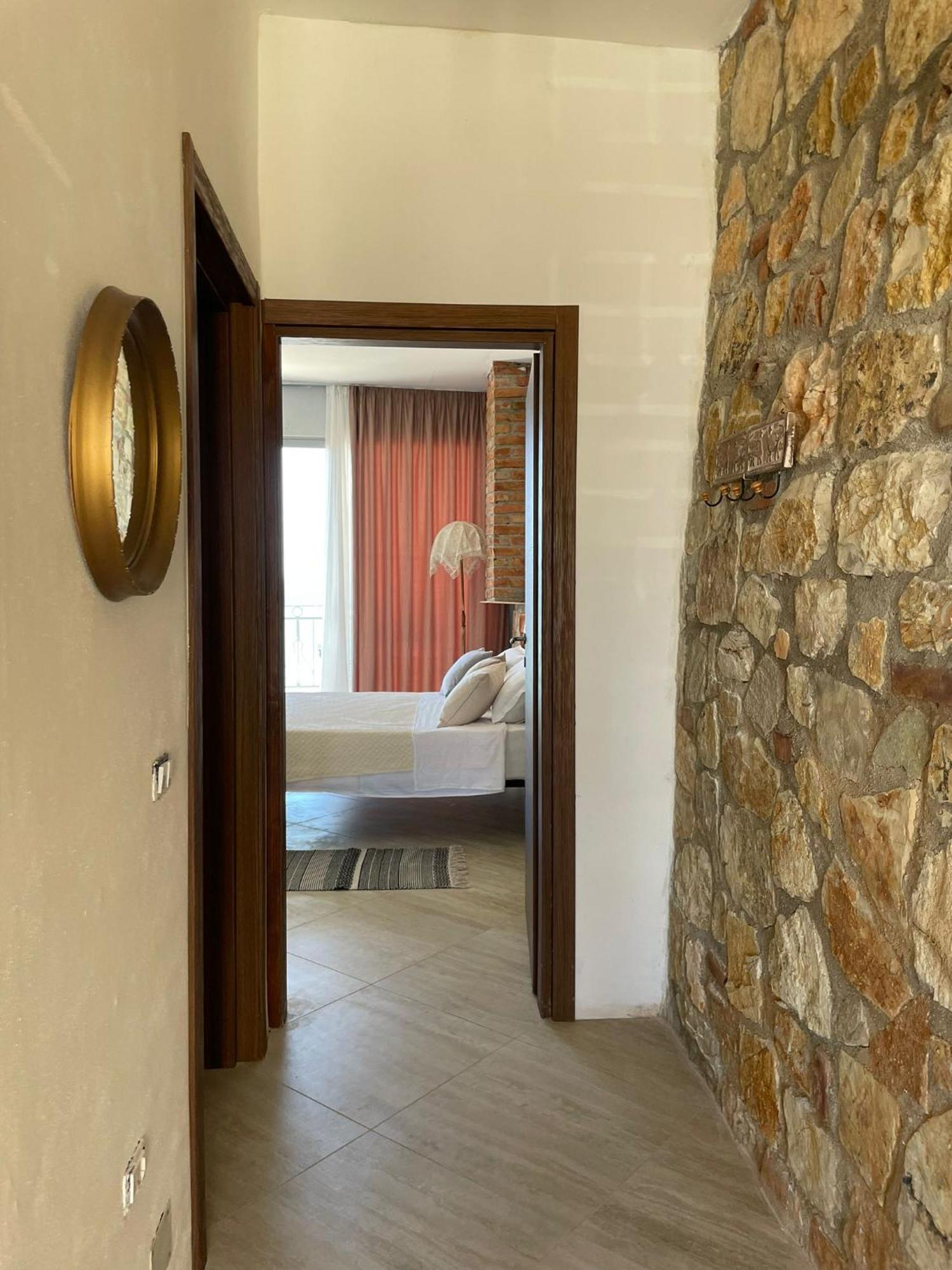 Hotel "San Saena " Radhimë エクステリア 写真