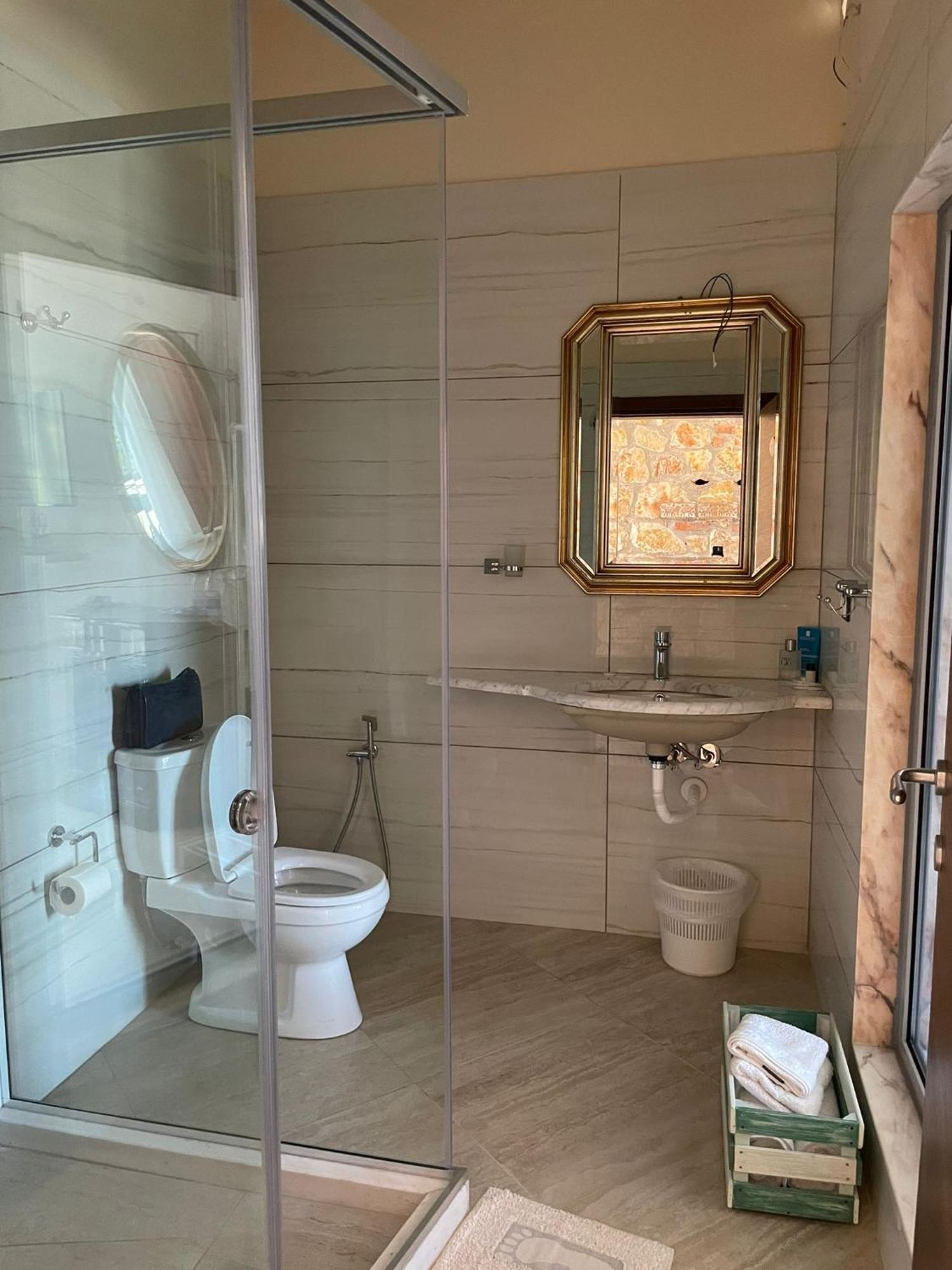Hotel "San Saena " Radhimë エクステリア 写真