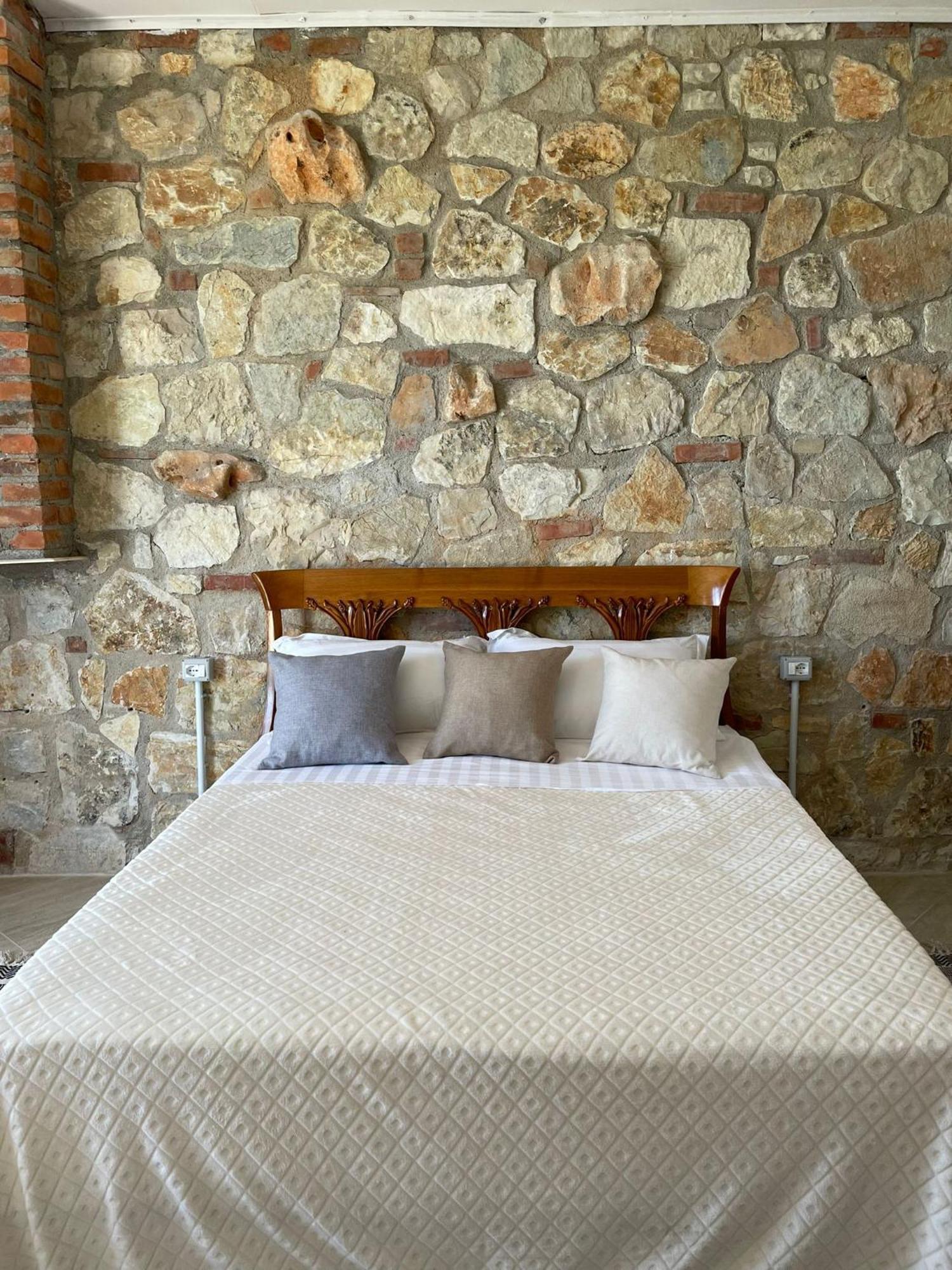 Hotel "San Saena " Radhimë エクステリア 写真
