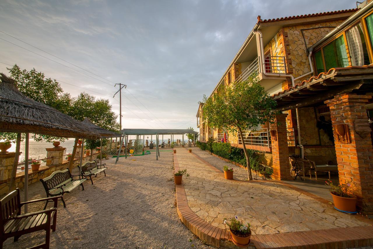 Hotel "San Saena " Radhimë エクステリア 写真