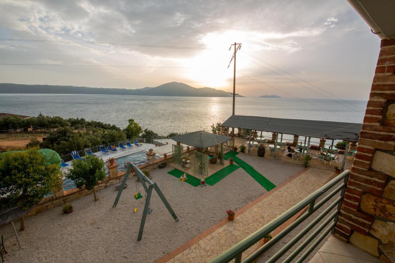 Hotel "San Saena " Radhimë エクステリア 写真