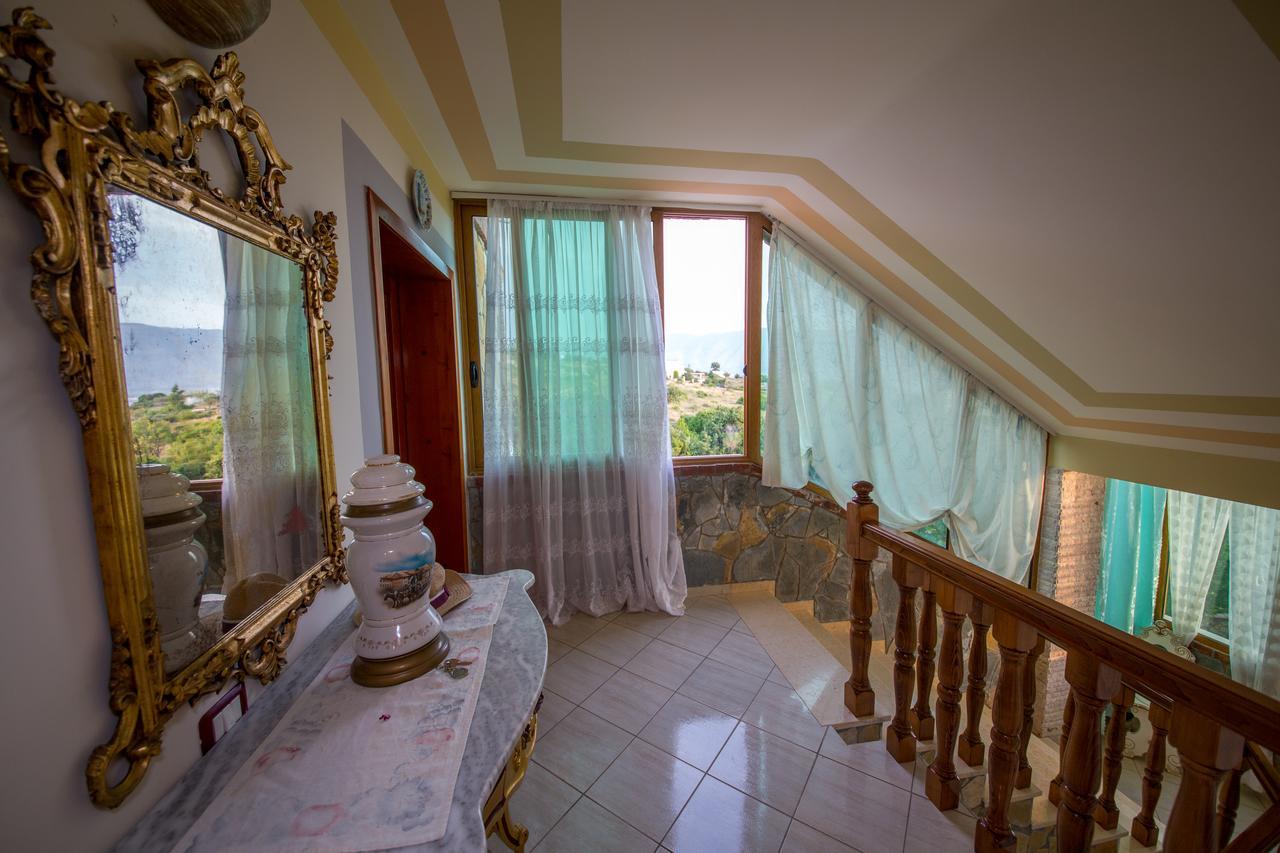 Hotel "San Saena " Radhimë エクステリア 写真
