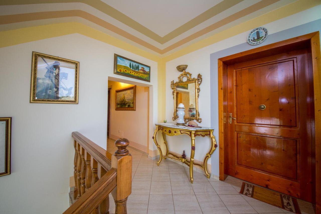 Hotel "San Saena " Radhimë エクステリア 写真