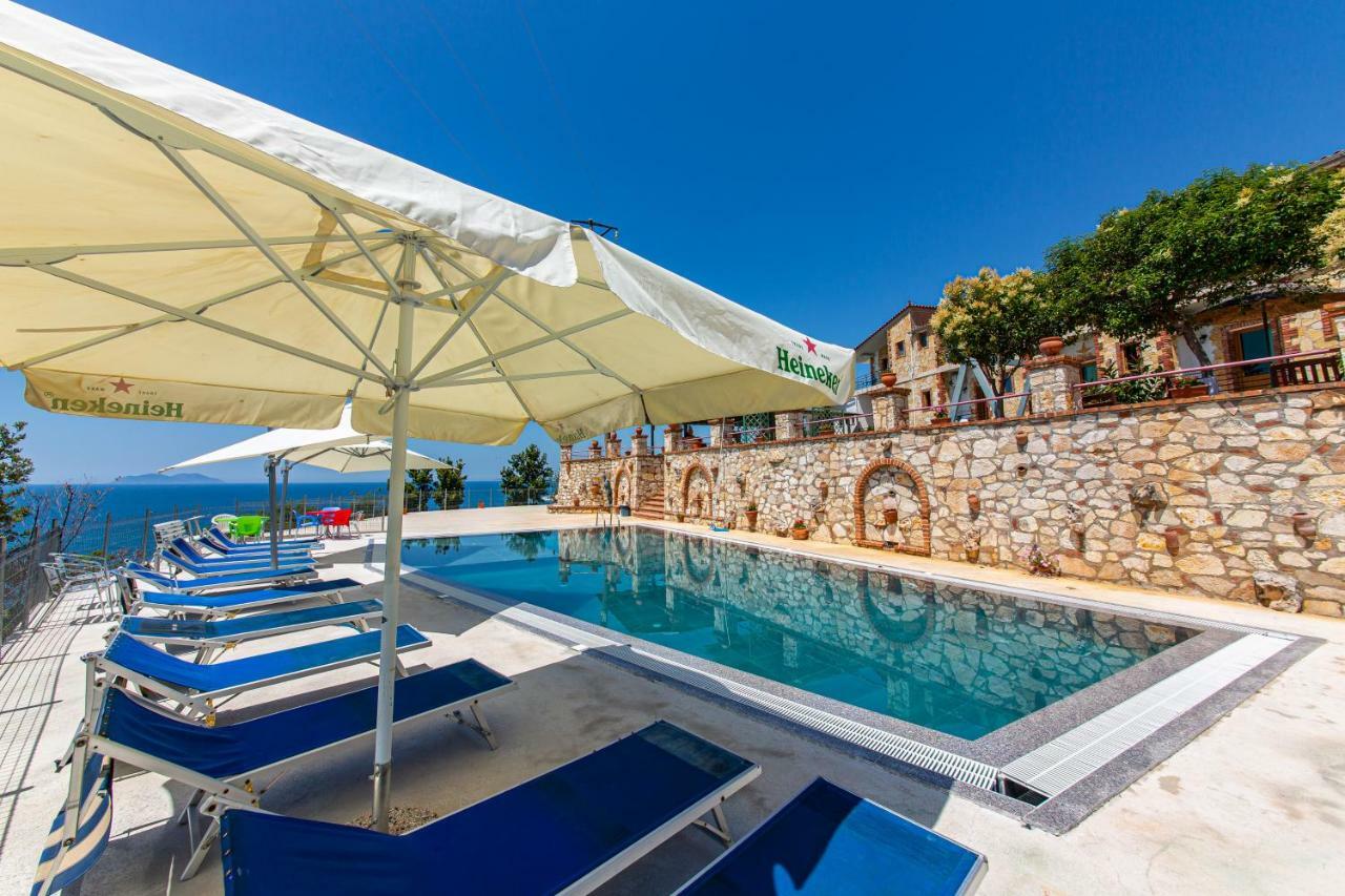 Hotel "San Saena " Radhimë エクステリア 写真
