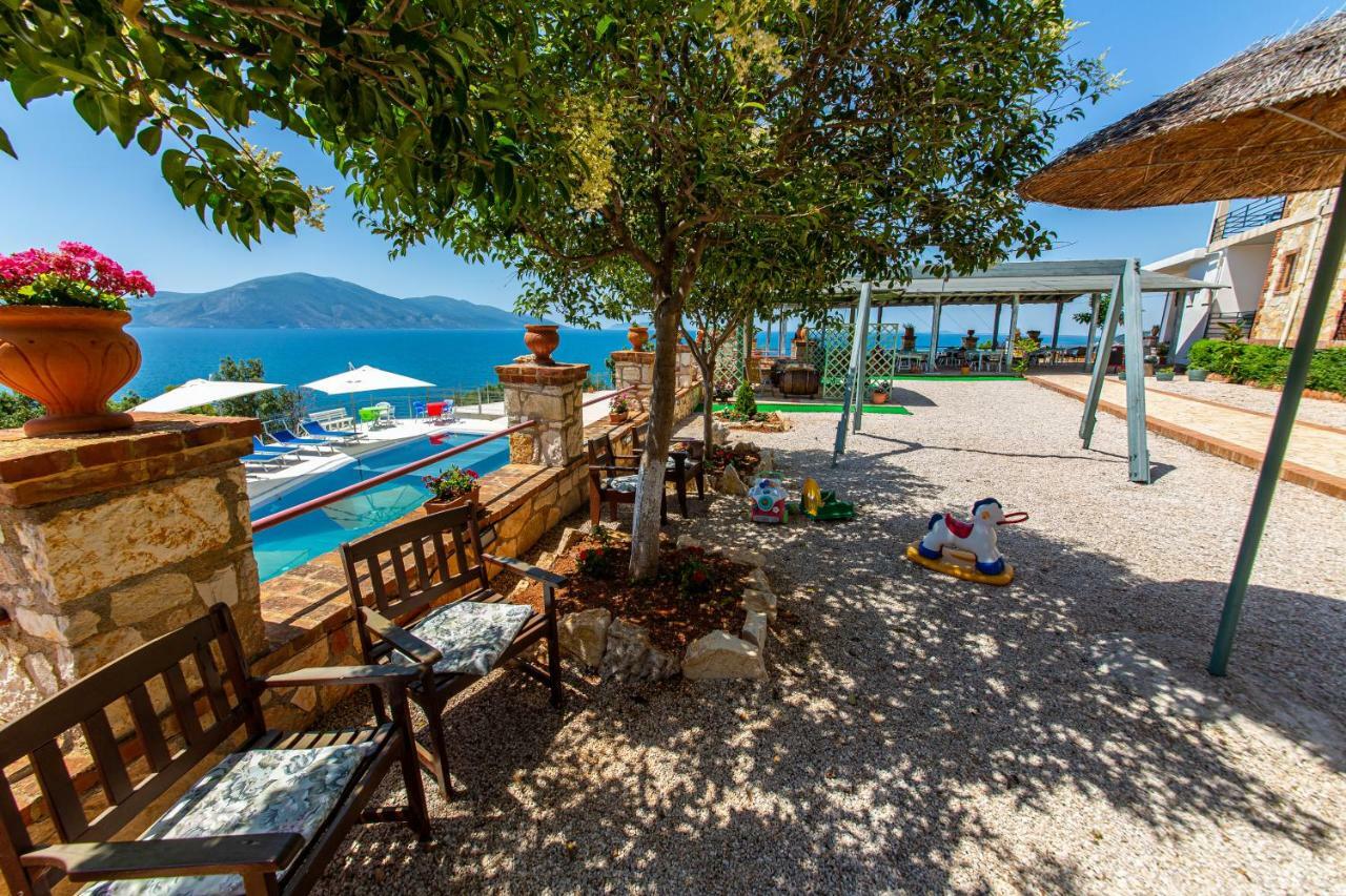 Hotel "San Saena " Radhimë エクステリア 写真