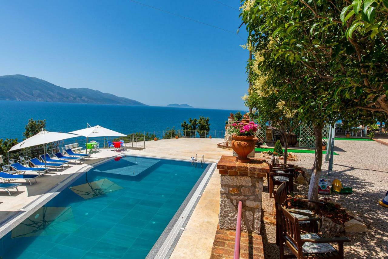 Hotel "San Saena " Radhimë エクステリア 写真
