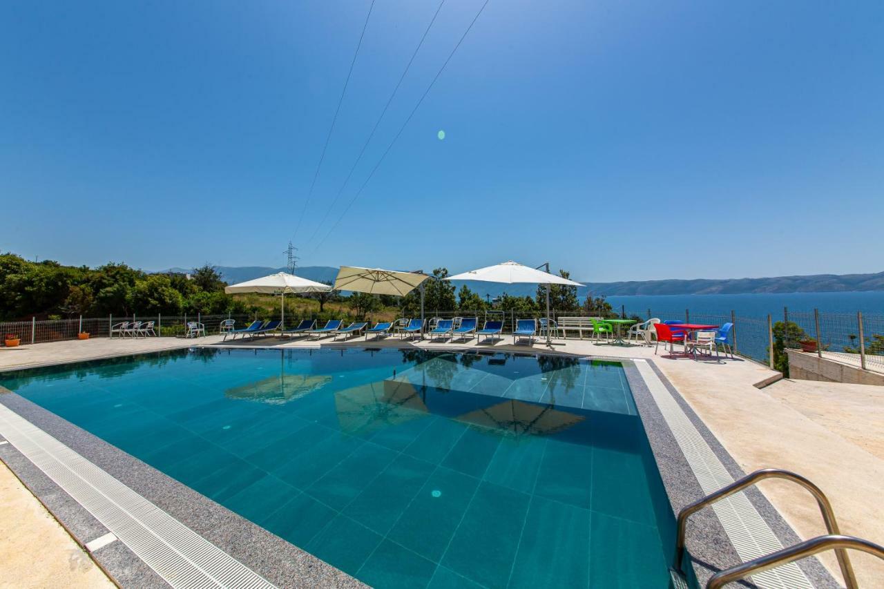Hotel "San Saena " Radhimë エクステリア 写真