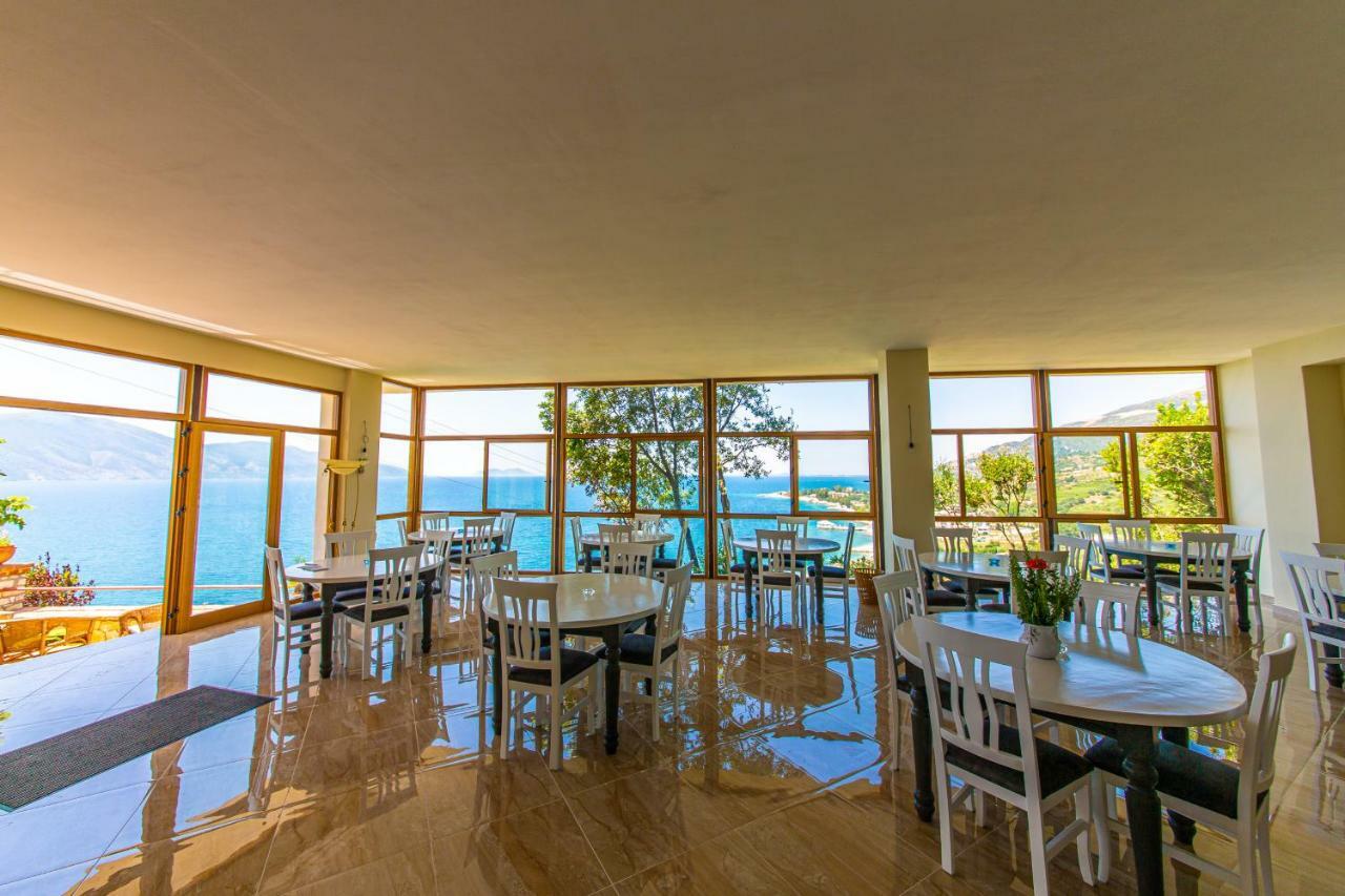 Hotel "San Saena " Radhimë エクステリア 写真