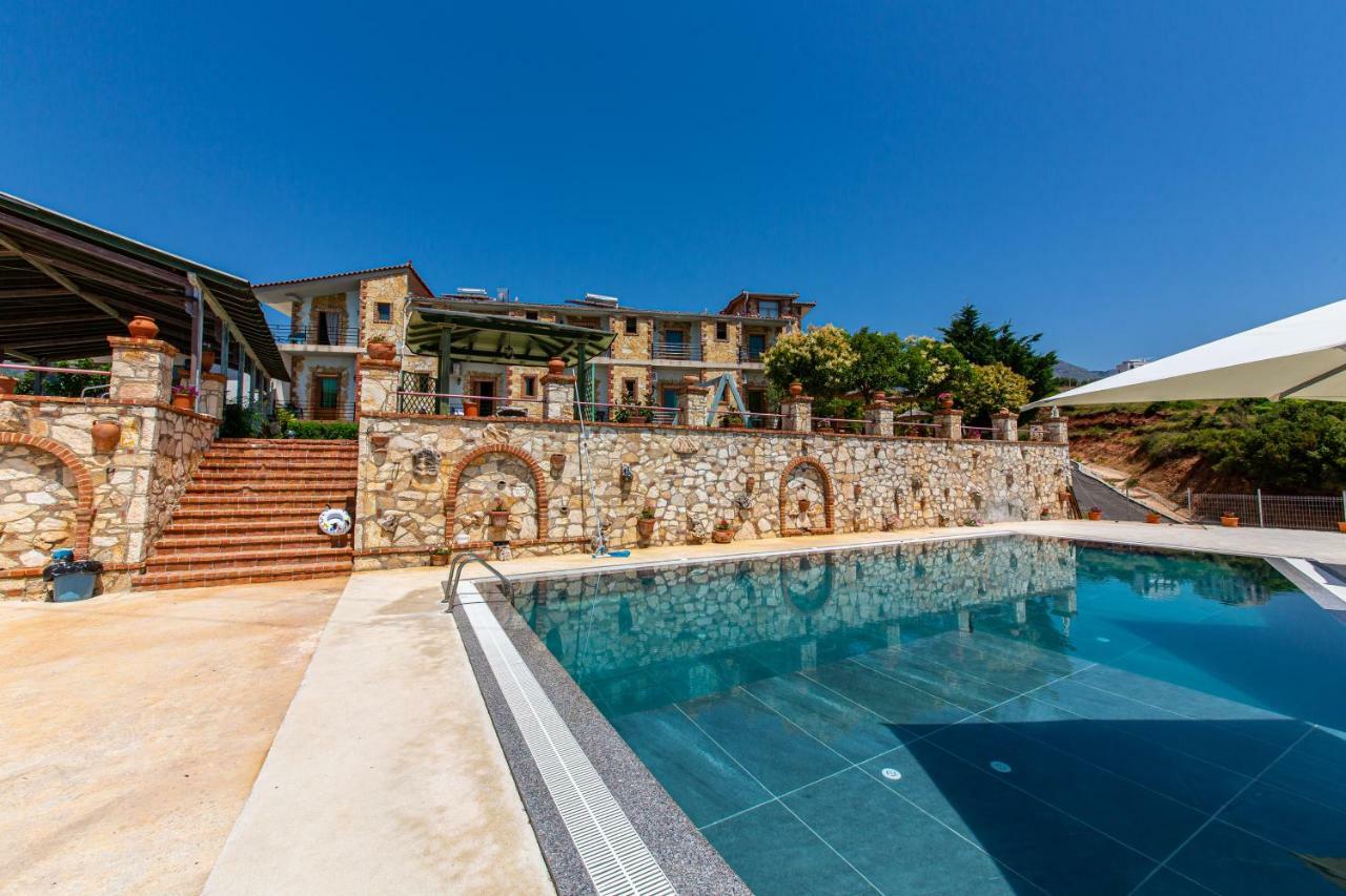 Hotel "San Saena " Radhimë エクステリア 写真