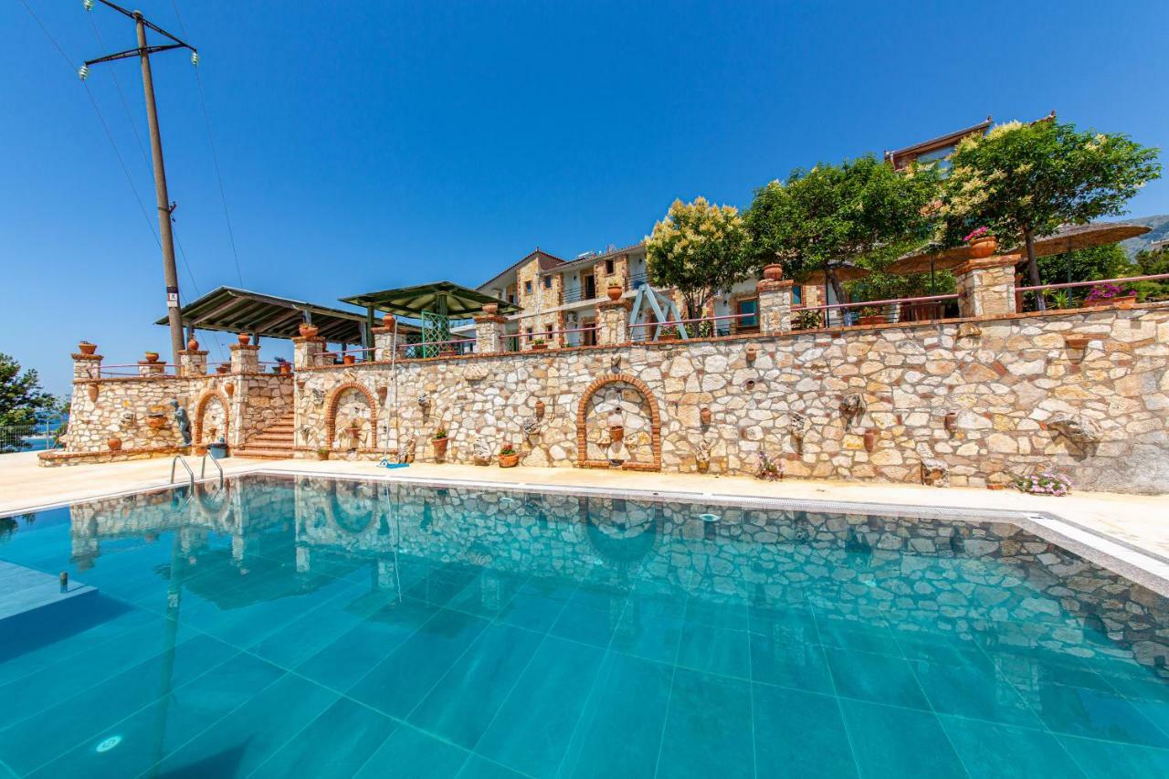Hotel "San Saena " Radhimë エクステリア 写真